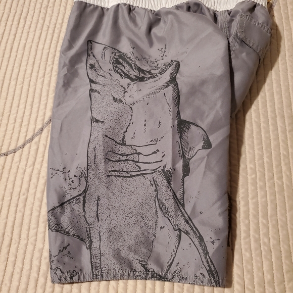 Old Navy Boys Board Shorts - Picture 2 of 4